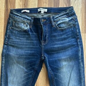 Women’s Vigoss distressed jeans. Size 27 “JAGGER SKINNY”. Never worn NWOT
